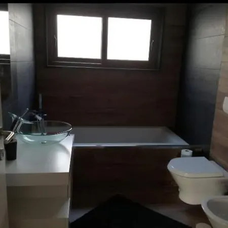Travessa Dos Loureiros Casa Inteira *